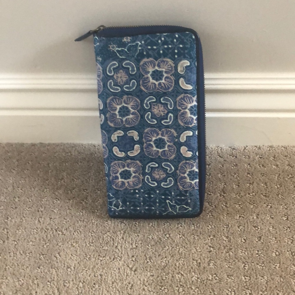 Oversized wallet